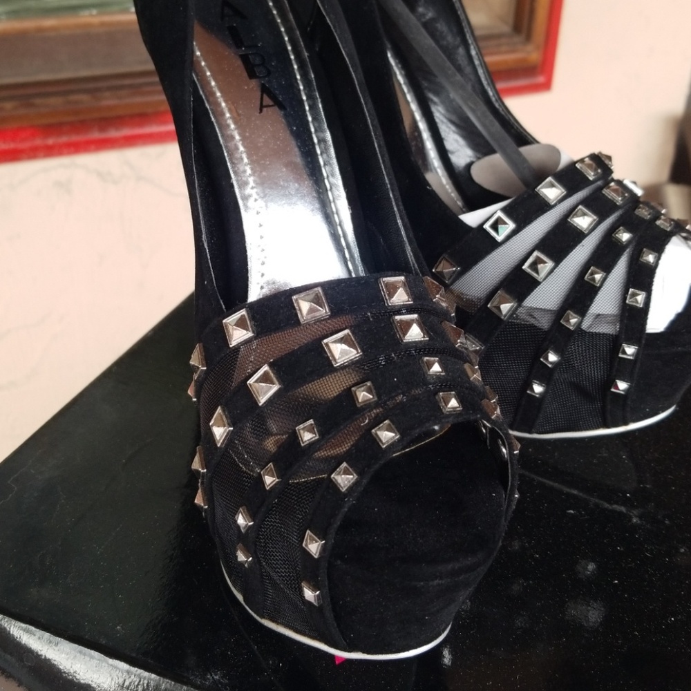 Heels - Picture 3 of 4